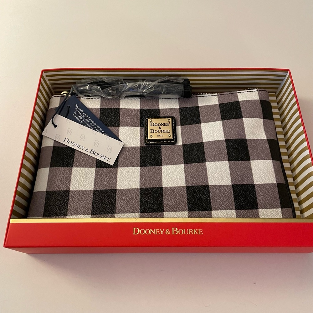 Dooney & Bourke pouch (NEW)
